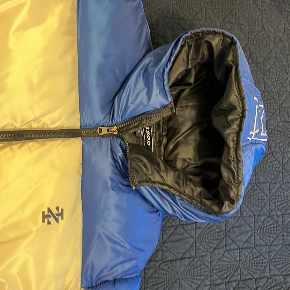 IZOD men’s XL blue/white color block hooded puffer coat - Picture 3 of 4